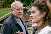 Harald Krassnitzer (Moritz Eisner), Sophie Aujesky (Wave).