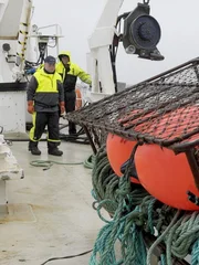 Die Stalbas-Crew bereitet den Topf zum Aushärten vor.