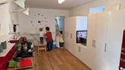 Daueraufgabe mit zwei Kleinkindern: Wäscheberge bewältigen. Gemeinsam geht’s leichter.