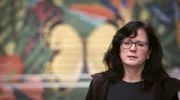 Fünf Menschen hat Norman Volker Franz ermordet, zwei Mal gelingt ihm die Flucht aus dem Strafvollzug. Noch immer wird nach ihm gefahndet. Die Tatorte liegen in Thüringen, Sachsen-Anhalt und in Nordrhein-Westfalen. Die Zielfahnder des LKA NRW lauern auf einen Ermittlungsansatz. Vermutet wird der Täter in Südamerika.Die Radiojournalistin Yvonne Hensel hat im Juli 1997 die Morde an zwei Wachmännern und den Überfall des Geldtransporters vor dem Metro-Markt in Halle berichtet.