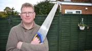 Der Mann mit der Säge