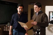 Werden mit einem neuen Fall beauftragt: Rossi (Joe Mantegna, l.) und Hotch (Thomas Gibson, r.) ...