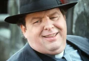 Pfarrer Braun (Ottfried Fischer) hat gut lachen, denn er kann wieder "kriminalisieren".