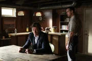 Als sich Jane (Simon Baker, l.) bereit erklärt, sich für das FBI wieder als angeblicher Hellseher auszugeben, um den Serienkiller Lazarus (Aubrey Deeker, r.) zu fassen, gerät er selbst in dessen Fänge ...