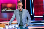 Michael Antwerpes moderiert die Rateshow mit Spaß und Schwindel um die spannendsten Berufe und skurrilsten Hobbys.