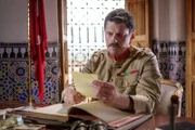 Der britische General Charles Gordon (Martin Gruber) bereitet sich auf die Schlacht bei Khartum im Sudan vor.