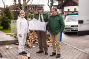 v.li.: Dr. Anja Licht (Karin Thaler), Johannes Staller (Helmfried von Lüttichau), Franz Hubert (Christian Tramitz)