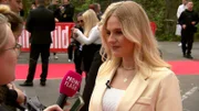 Estefania bereitet sich auf ihren Auftritt vor.