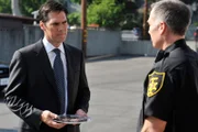 Gemeinsam versuchen sie einen Fall zu lösen: Sheriff Merrill Dobson (Patrick St. Esprit, r.) und Hotch (Thomas Gibson, l.) ...