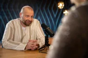 Thomas Gansch während ServusTVs Vodcast „Die Gruaberin“ im Studio X in Wals bei Salzburg, Österreich am 14. Mai 2025