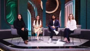 Zu Gast bei Moderatorin Carolin Kebekus (2. v.l.): v.l.n.r. Ikram Errahmouni-Rimi (Referentin für Vielfalt und Antidiskriminierung bei der Polizei Bremen und selbstständige Antidiskriminierungsexpertin), Said Etris Hashemi (Autor und politischer Aktivist) und Julia Duchrow (Generalsekretärin bei Amnesty International Deutschland).