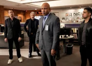 (v.l.n.r.) Timothy McGee (Sean Murray); Alden Parker (Gary Cole); Sam Hanna (LL Cool J); Nick Torres (Wilmer Valderrama)