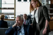 L-R: Logan Roy (Brian Cox) und Shiv (Sarah Snook)
