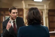 William Lewis (Pablo Schreiber) und Olivia Benson (Mariska Hargitay) verbindet eine grausige Vergangenheit: Der Serienvergewaltiger hatte sie in einem Akt der Rache entführt und gefangen gehalten. Eine traumatische Erfahrung, die bei Benson alte Wunden aufzureißen droht...