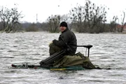 NDR Fernsehen EXPEDITIONEN INS TIERREICH (5), "Wildes Deutschland - Der Spreewald", am Mittwoch um 20:15 Uhr. Ob mit dem Floß, dem Kahn oder im Versteck – Filmemacher Christoph Hauschild weiß, wie man sich Tieren nähert.