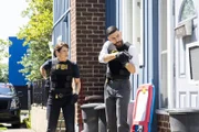 Maggie Bell (Missy Peregrym, l.); Omar Adom 'OA' Zidan (Zeeko Zaki, r.)