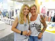 Bea (r.) zusammen mit ihrer Shoppingbegleitung Andrea.