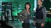Lindsay Messer (Anna Belknap) und Danny Messer (Carmine Giovinazzo) können sich bei einem Anschlag auf das Labor in letzter Sekunde in Sicherheit bringen.