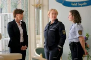Nele und Julia befragen die Hotelbesitzerin Irina Hessler nach der verschwundenen Vanessa.