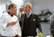 ARD STURM DER LIEBE FOLGE 1288, André (Joachim Lätsch, l.) und Götz (Andreas Borcherding, r.) weisen sich gegenseitig in die Schranken.