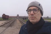 Jonathan Kreutner, Generalsekretär des SIG, auf dem Gelände des früheren KZ Auschwitz