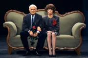 Loriot, mit bürgerlichem Namen Bernhard Victor von Bülow, mit Evelyn Hamann auf dem berühmten Sofa.