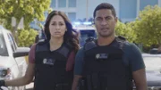 Tani Rey (Meaghan Rath, l.) und Junior Reigns (Beulah Koale, r.) haben es mit einem verdächtigen Mörder zu tun, der kurz vor seinem eigenen Tod steht ...