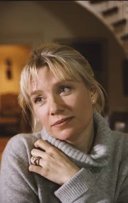 Annie Woodrow (Saskia Wickham) ist unsterblich in den Mann ihrer Freundin verliebt.