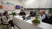 Alessia Herren beim Vorstellungsgespräch mit Udo (re.) und Metin