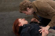 L-R: Emily (Magda Apanowicz), Alec Sadler (Erik Knudsen)