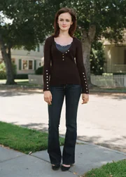 (6. Staffel) - Rory Gilmore (Alexis Bledel) lebt gemeinsam mit ihrer Mutter in Stars Hollow, einer Kleinstadt, in der getratscht wird, was das Zeug hält - insbesondere nachdem bei dem Mutter-Tochter-Gespann Eiszeit herrscht ...