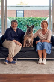 15 Jahre in heimlicher Daueraffäre: Klara Sonntag (Mariele Millowitsch) mit Thomas (Bruno Cathomas) und Hund „Keineahnung“