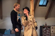 Bayerisches Fernsehen DAHOAM IS DAHOAM, FOLGE 847, "Striptease im Brunnerwirt", am Mittwoch um 19:45 Uhr. Maria überrascht Gregor mit einer heißen Tanzeinlage. Von links: Gregor Brunner (Holger M. Wilhelm) und Maria Kirchleitner (Daniela März). Weitere Bilder finden Sie unter www.br-foto.de.