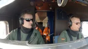 Piloten der Marine überwachen den Schiffsverkehr in der Ostsee. Jeden Tag fahren mehrere Schattentanker an der deutschen Küste entlang.