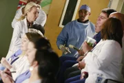 Amelia braucht bei einer Operation Hilfe. Ben (Jason George, M.) macht sich auf dem Weg um Callie zu holen, während Maggie noch nicht darüber hinweg ist, dass sich Ethan seit ihrem Date nicht mehr gemeldet hat ...