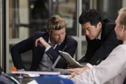 Suchen nach dem Mörder einer blutjungen Frau: Jane (Simon Baker, l.), Cho (Tim Kang, M.) und Wiley (Joe Adler, r.) ...