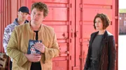 Lucienne Hassell (Maimie McCoy, re.) ermittelt in der hippen Szene der "Freerunner" und befragt Gert (Josh Bolt, 2. v. li).