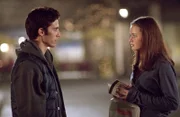 Von seiner Mutter wird Jess (Milo Ventimiglia, l.) nach Stars Hollow zu seinem Onkel Luke geschickt und eigentlich hasst er alles und jeden - bis auf Rory (Alexis Bledel, r.) ...