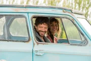 Álvaro Morte (Óscar), Irene Arcos (Veronica).