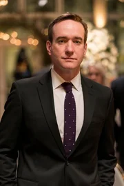 Tom (Matthew Macfadyen)