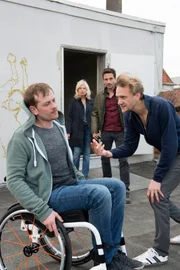 Die Nerven liegen bei Paul Beck und David Arnold blank. (v.l.: Paul Beck (Christoph Schechinger), Hauptkommissarin Inga Lürsen (Sabine Postel), Hauptkommissar Stedefreund (Oliver Mommsen), David Arnold (Matthias Lier))