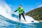 Griff Temple (Mitchell Hardaker) vom gegnerischen Anchor Cove-Team ist zufrieden mit seinem Ritt.