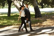 Bei den Ermittlungen in einem neuen Fall, müssen sie Dennis Abbott zur Seite stehen: Teresa Lisbon und Patrick Jane.