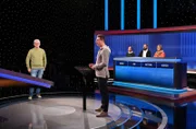 Moderator Alexander Bommes (M.) mit den Kandidat:innen: Ulrich Seifert (l.), Sarah Hanöffner (3.v.r.), Jan Weber (2.v.r.) und Bettina Grübl (r.).