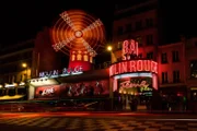 Es ist fast so berühmt wie der Eiffelturm. Wie er prägt auch das Moulin Rouge die Weltmetropole Paris.