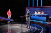 Moderator Alexander Bommes (M.) mit den Kandidat:innen: Tobias Goebels (l.), Christine Koch-Hallas (3.v.r.), Thomas Sauer (2.v.r.) und Miriam Niklasch (r.).