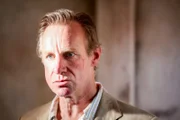 Nicholas Farrell (Nicholas Dunham).