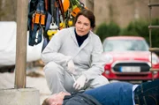 Für Dr. Fuchs (Susu Padotzke) steht fest - es war kein Arbeitsunfall, es war Mord.