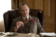 L'accident dont est victime son père offre à Nucky l'occasion inespérée de remettre à neuf l'appartement de son enfance. Lors d'une visite dans un hôpital militaire, Jimmy se prend d'amitié pour un vétéran défiguré, Richard Harrow, dont il apprécie le jugement aiguisé. Chalky étudie une proposition susceptible de régler le problème que lui pose Nucky. Angela se console de l'absence de Jimmy. Lucky Luciano passe un accord avec les frères D'Alessio. Margaret tente de faire part à Nucky de ses pénibles souvenirs d'enfance.