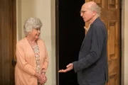 L-R:  Mrs. Shapiro (Carol Herman) und Larry David (Larry David)